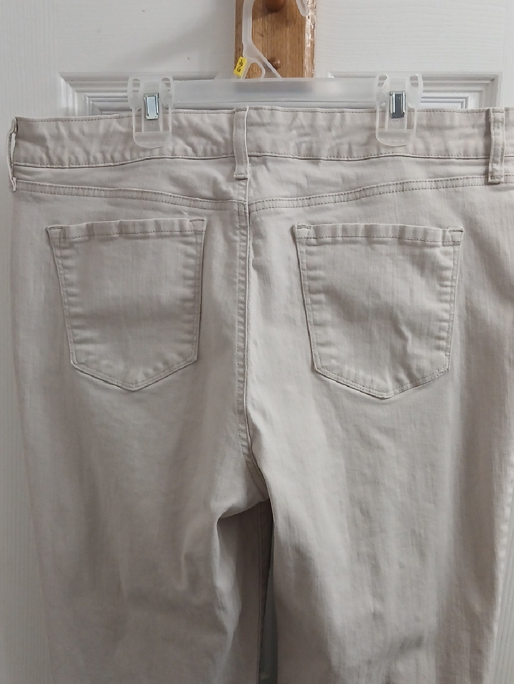 Bandolino Cream Straight-Leg Jeans Size 14 - Picture 5 of 10